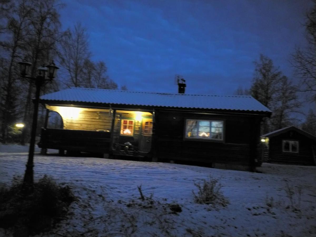 Mysig Timmerstuga Vid Sjoen Bjoerken 34 Roennsudden Grangärde Esterno foto